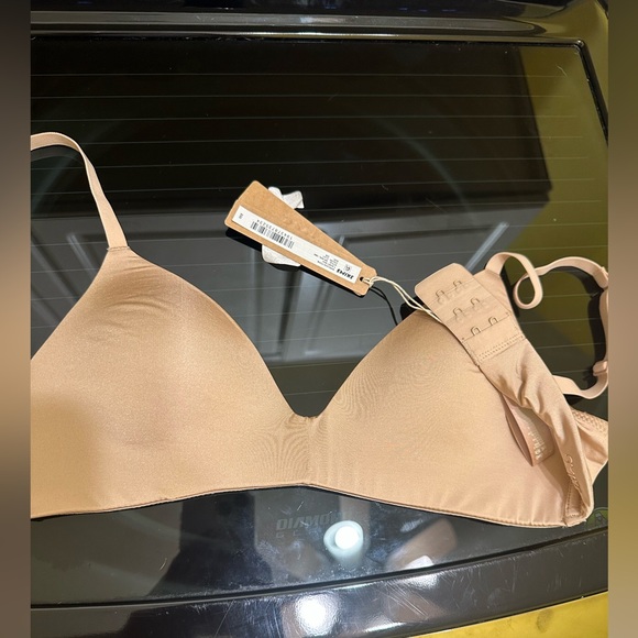 Skims Wireless Form T-Shirt Bra - Picture 4 of 5